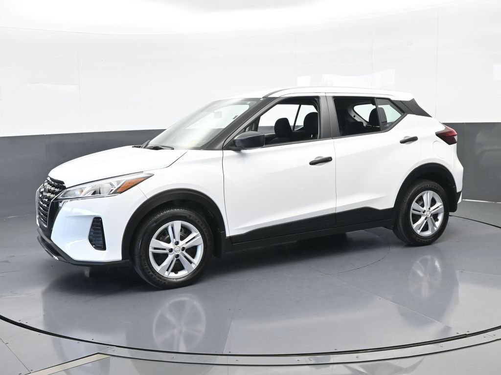 Used 2025 Nissan Kicks Play S image 2