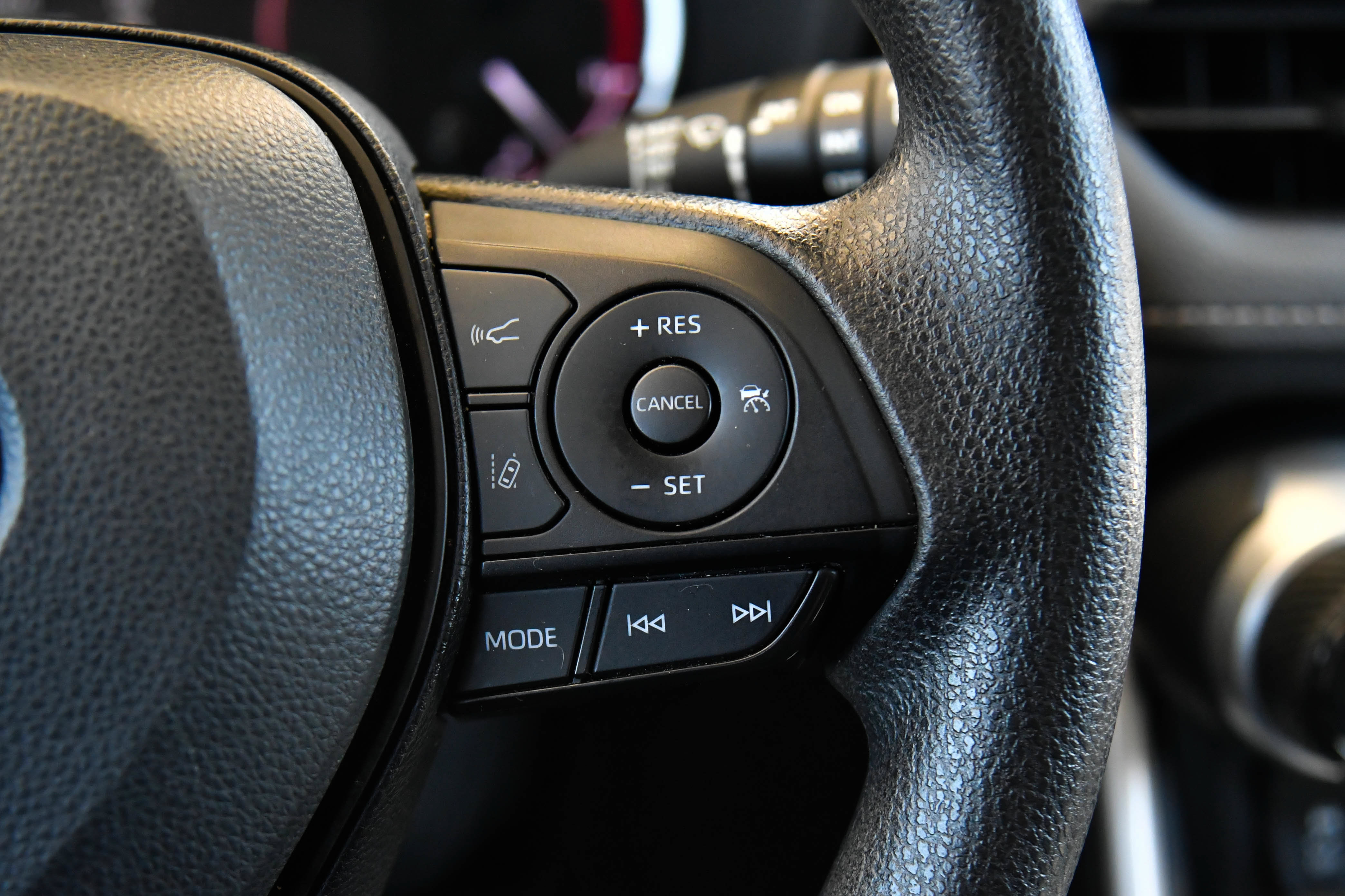 Used 2024 Toyota RAV4 XLE FWD image 32