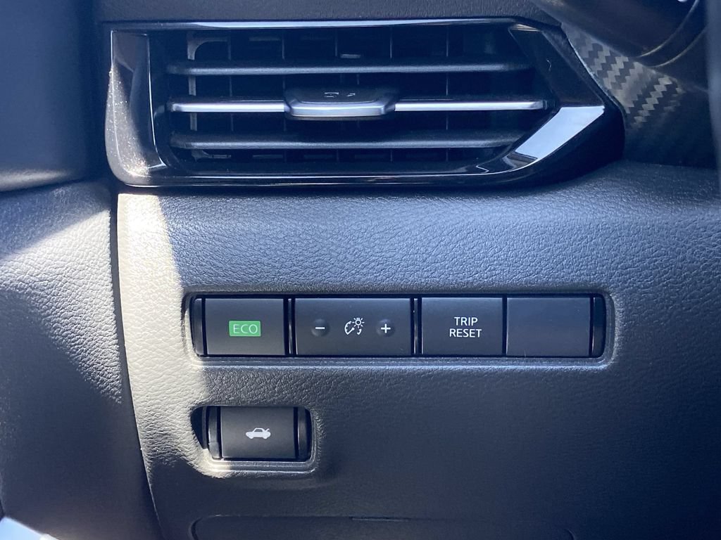 Used 2025 Nissan Sentra SR FWD image 13