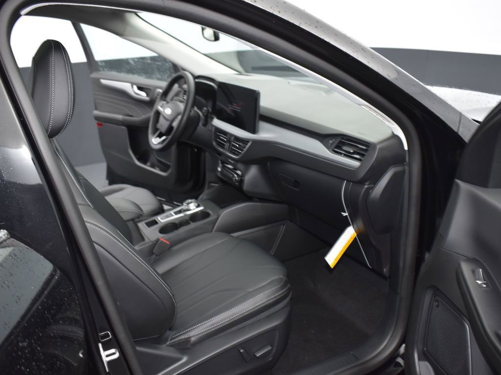New 2025 Ford Escape SE w/ PHEV Premium Package FWD image 16