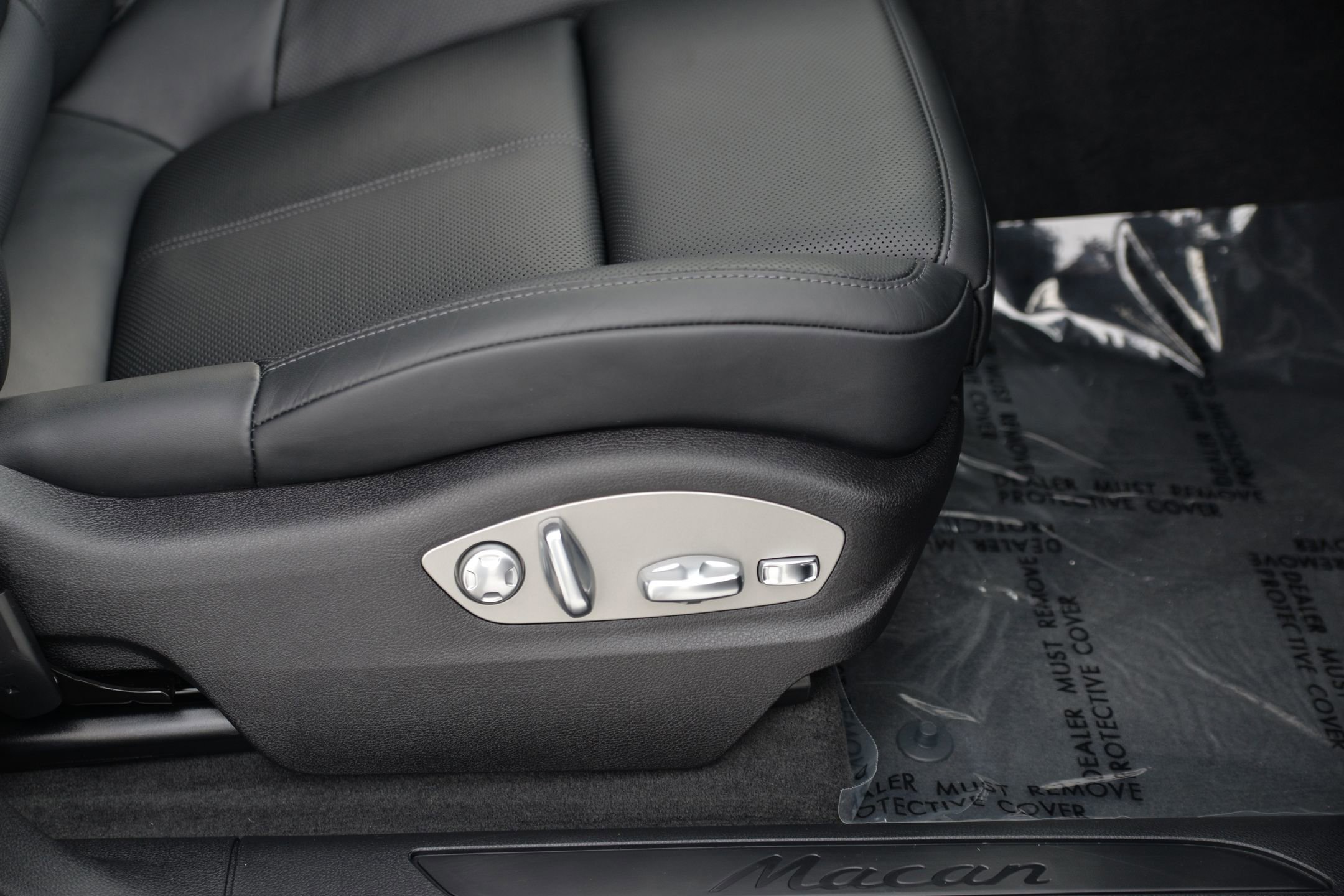 Certified 2025 Porsche Macan image 23