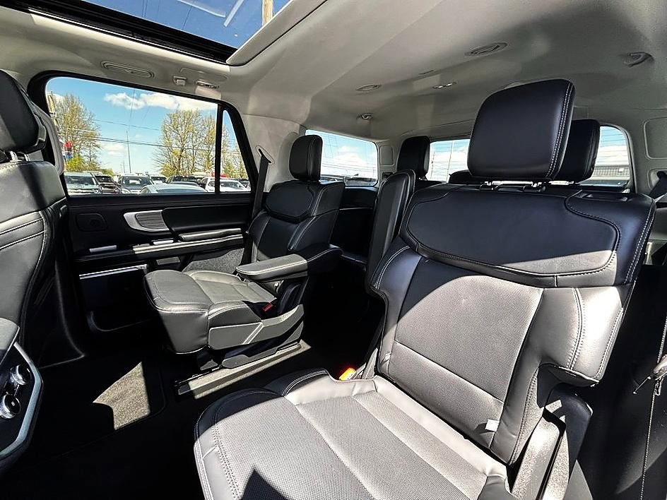Used 2026 Ford Expedition Platinum w/ Driver's Package AWD/4WD image 26