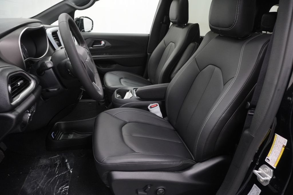 New 2027 Chrysler Pacifica Select AWD/4WD image 15