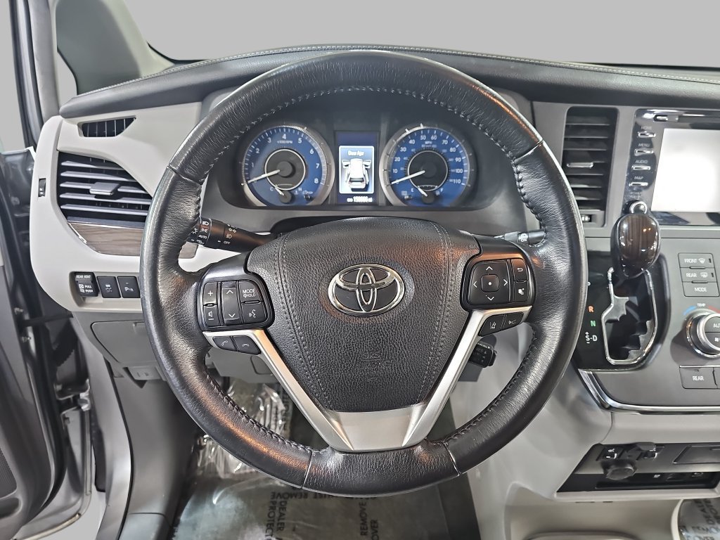 Used 2018 Toyota Sienna XLE Premium AWD/4WD image 25