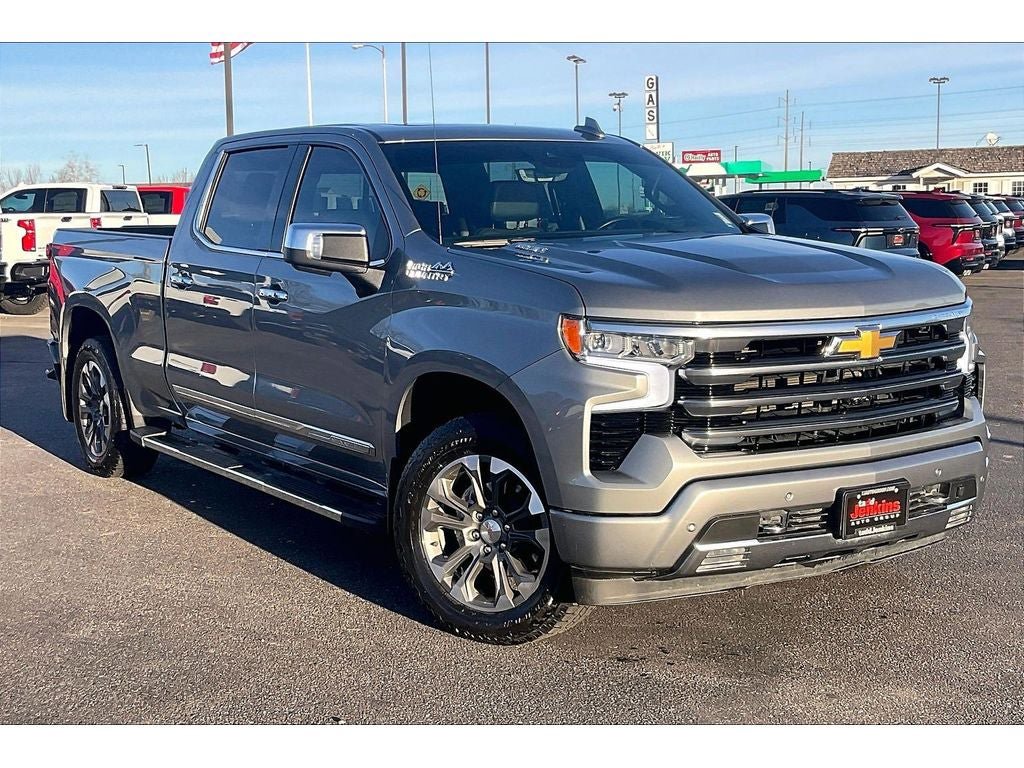 Used 2025 Chevrolet Silverado 1500 High Country w/ Technology Package image 2