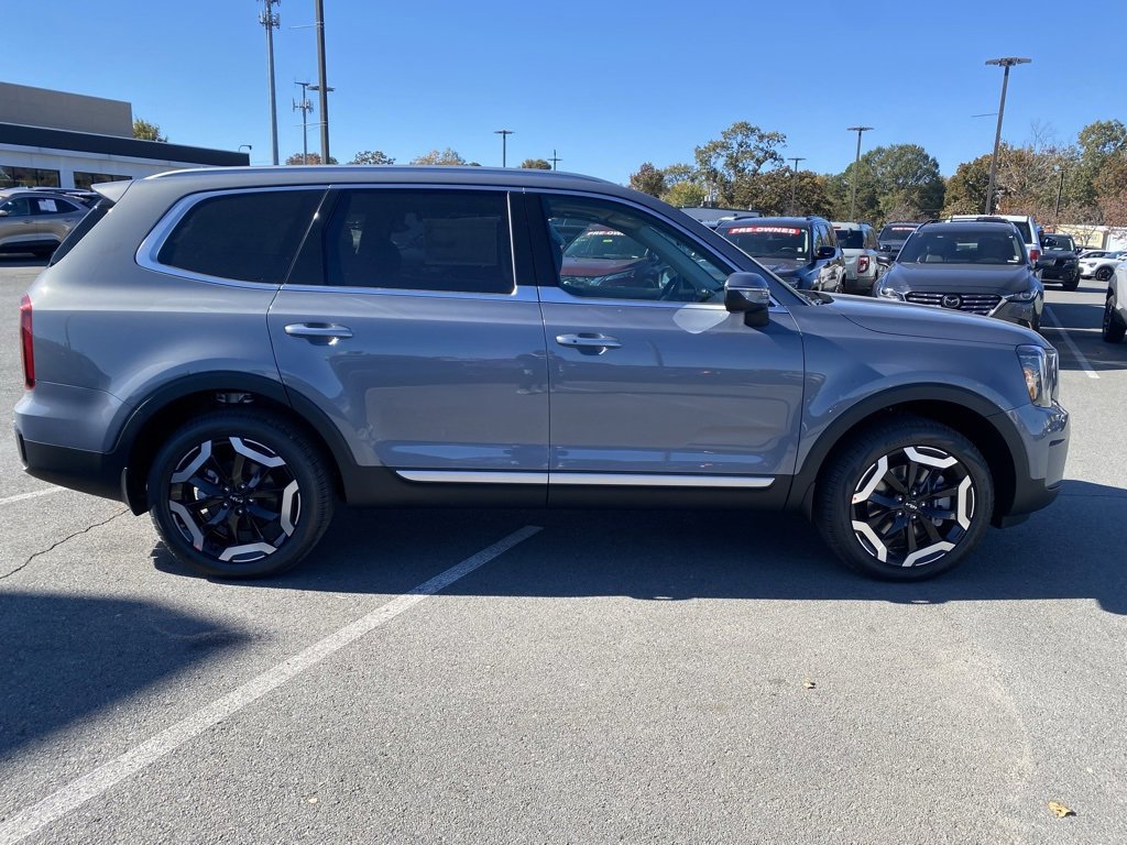 New 2025 Kia Telluride S image 8