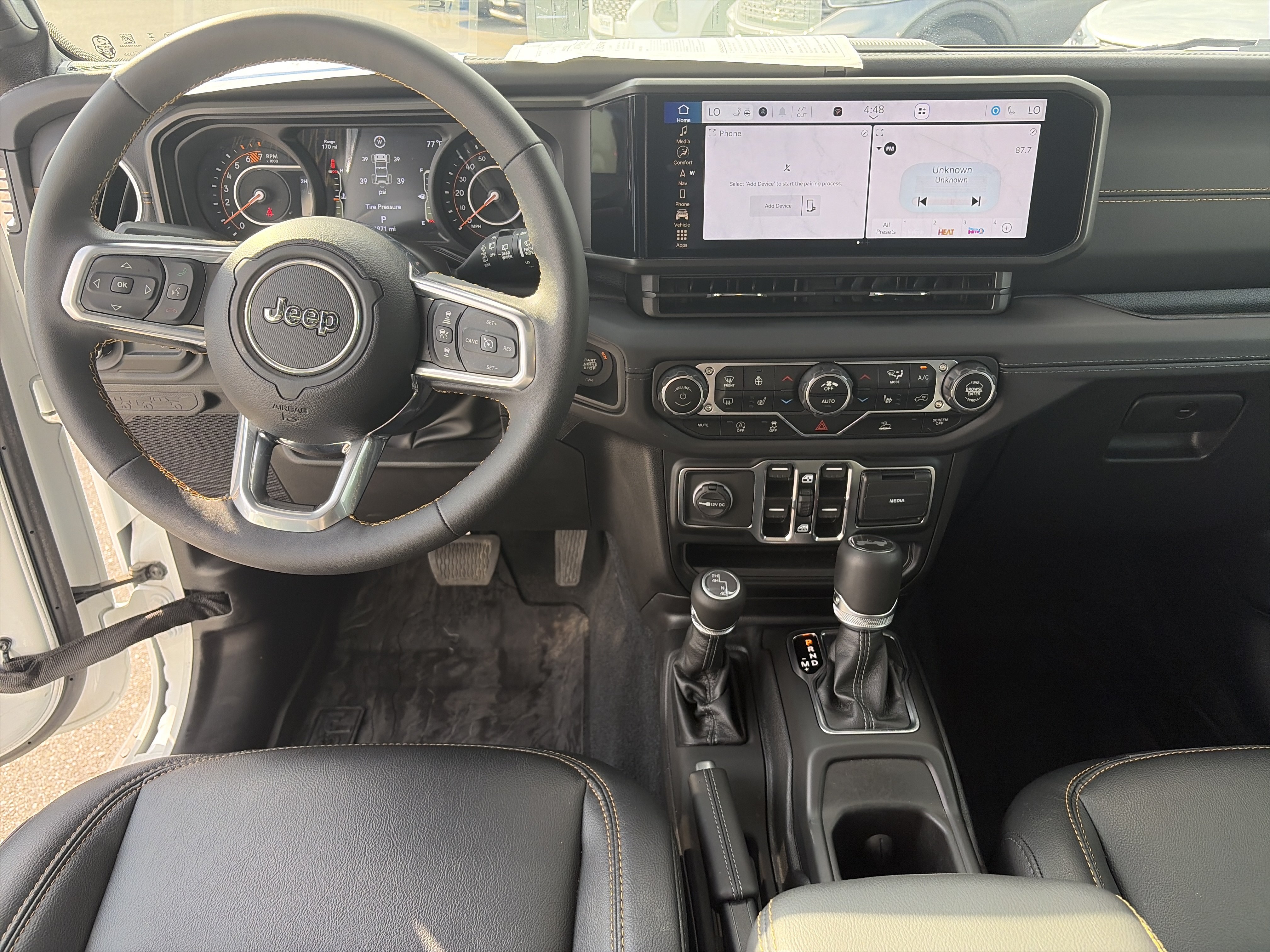 Used 2024 Jeep Wrangler Unlimited Sahara w/ Technology Group AWD/4WD image 19