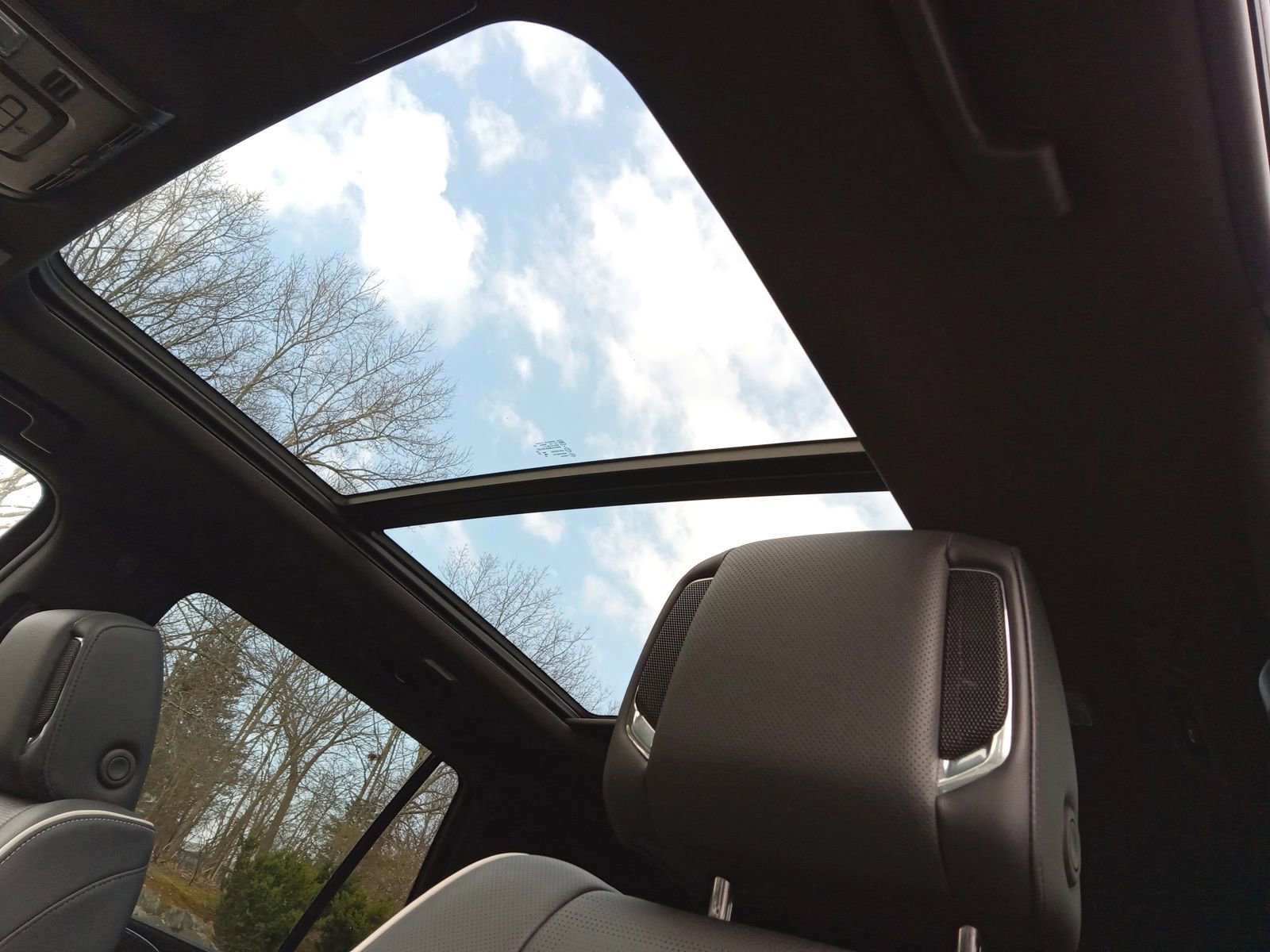 Used 2024 Cadillac Escalade Premium Luxury w/ Performance Package image 12