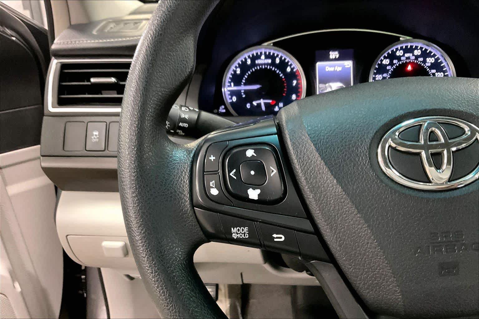 Used 2017 Toyota Camry LE FWD image 24
