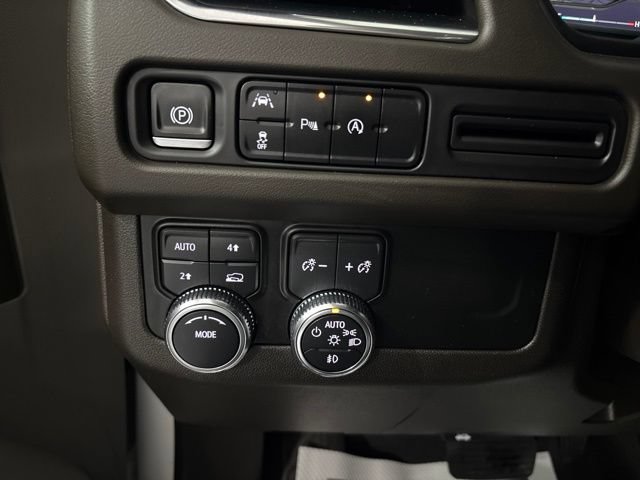Used 2023 GMC Yukon XL SLT AWD/4WD image 32
