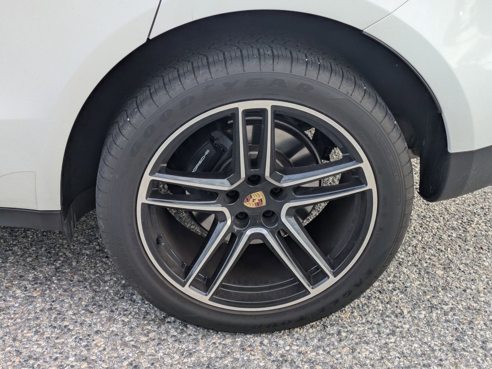 Used 2021 Porsche Macan image 6