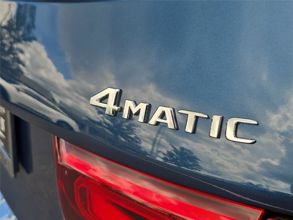 Used 2023 Mercedes-Benz GLB 250 4MATIC w/ Premium Package image 7