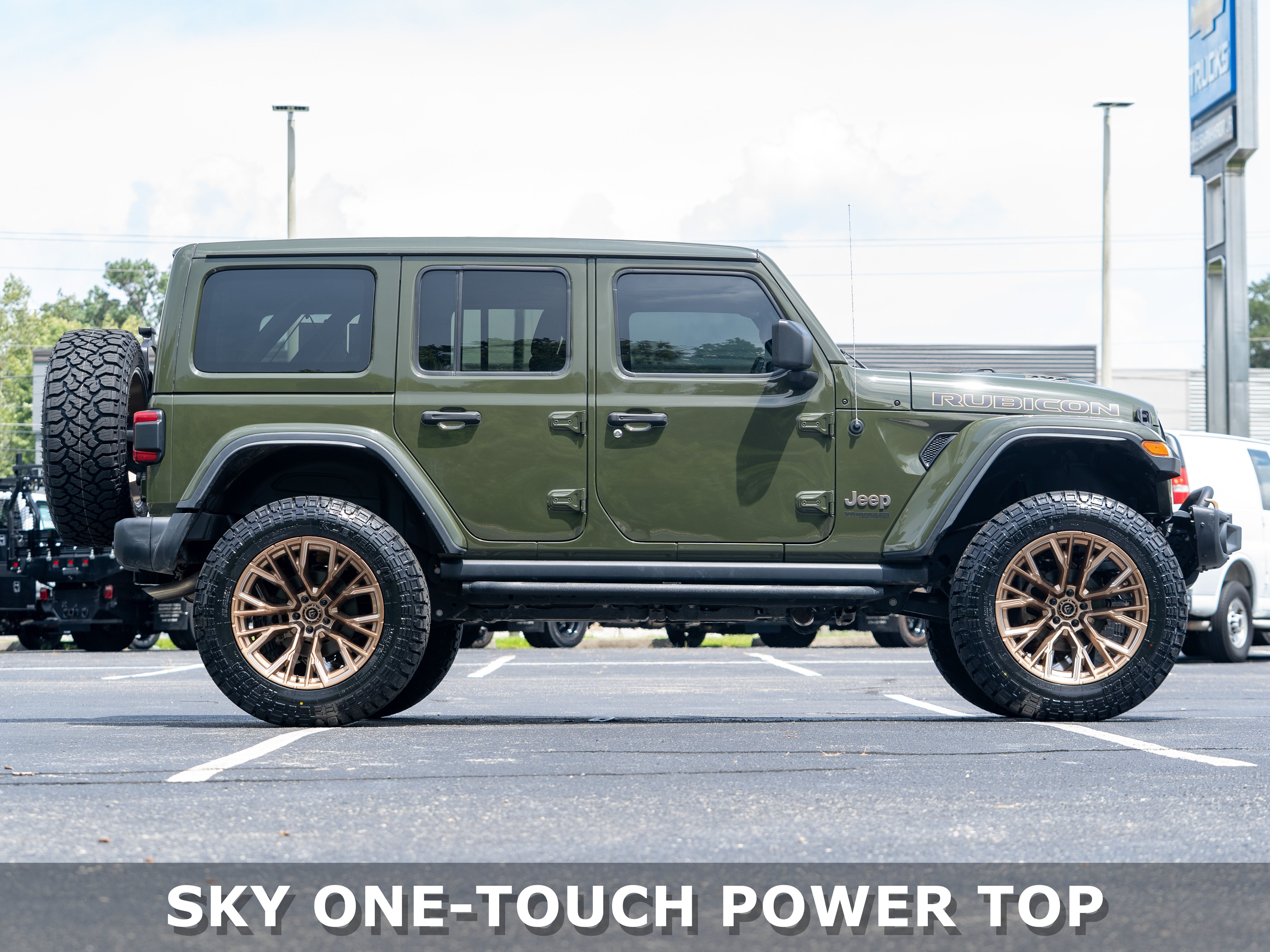 Used 2022 Jeep Wrangler Unlimited Rubicon w/ Xtreme Recon 35" Tire Package AWD/4WD image 5