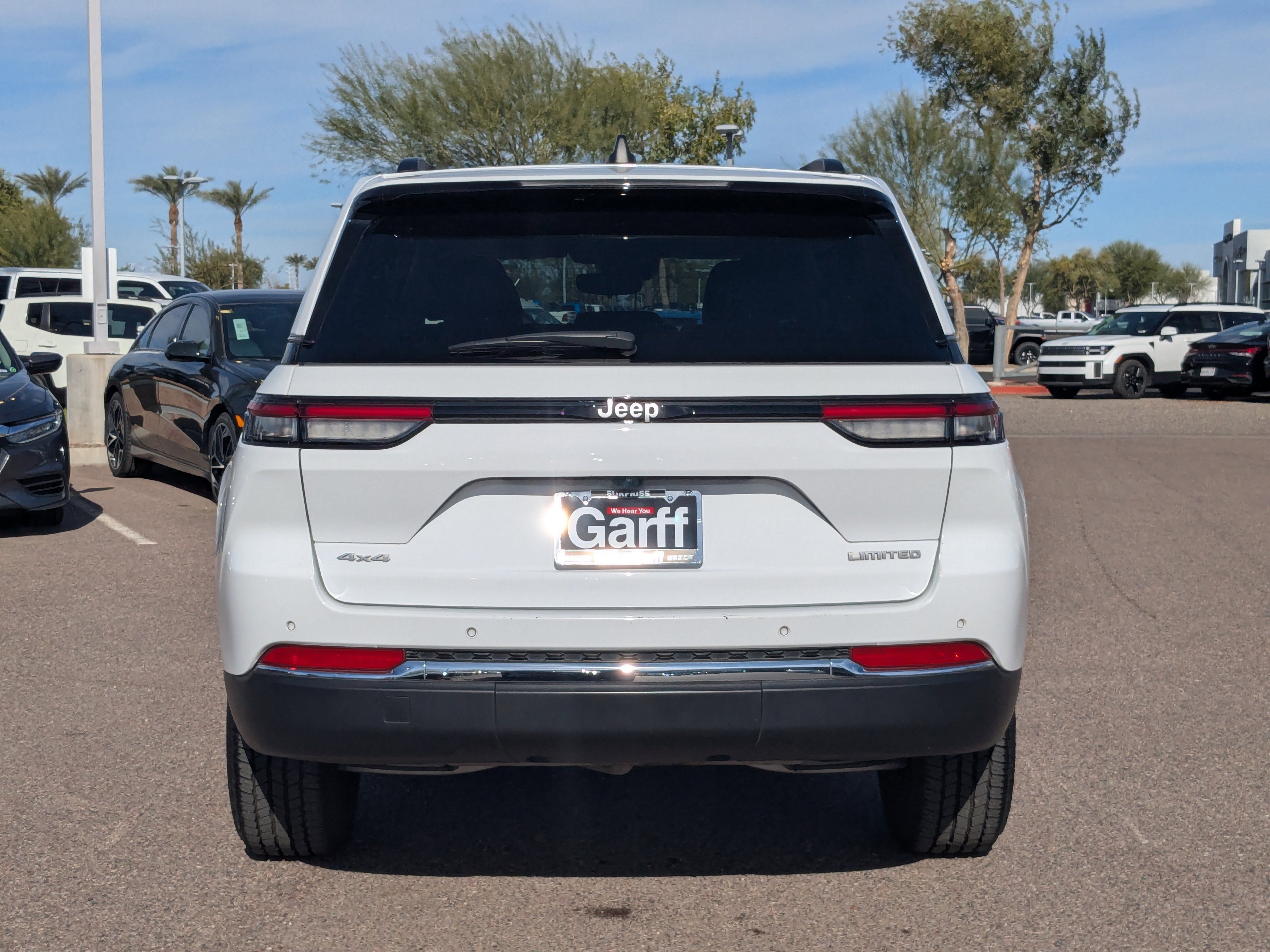 Used 2024 Jeep Grand Cherokee Limited image 4