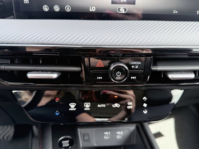 New 2026 Nissan Kicks SR image 15
