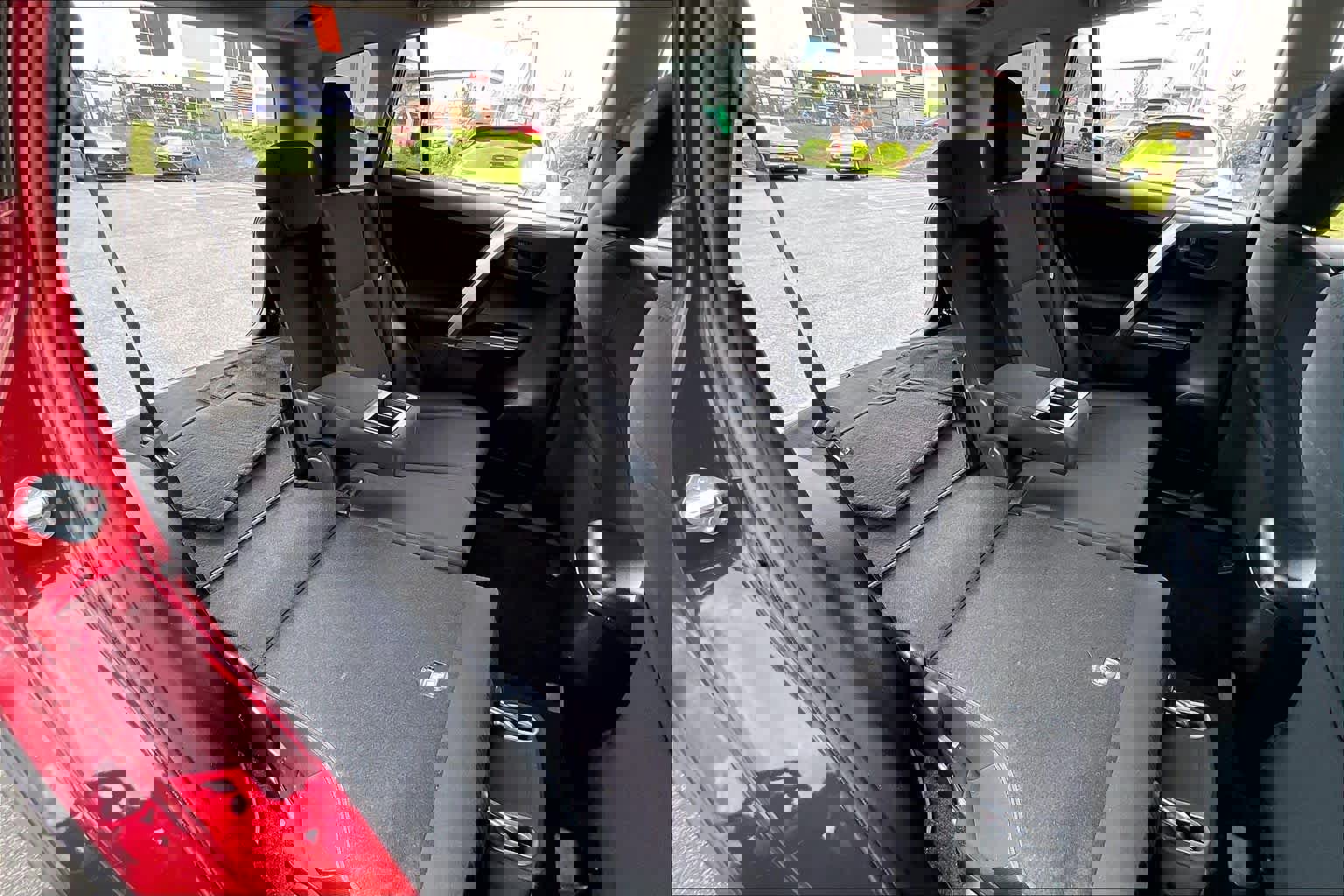 Used 2018 Toyota RAV4 LE image 20