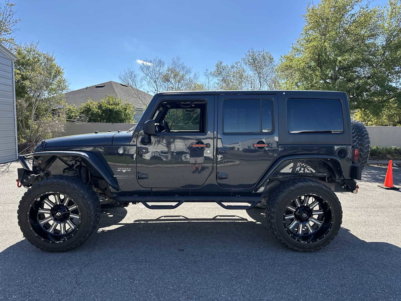 Used 2017 Jeep Wrangler Unlimited Sahara w/ Connectivity Group image 3