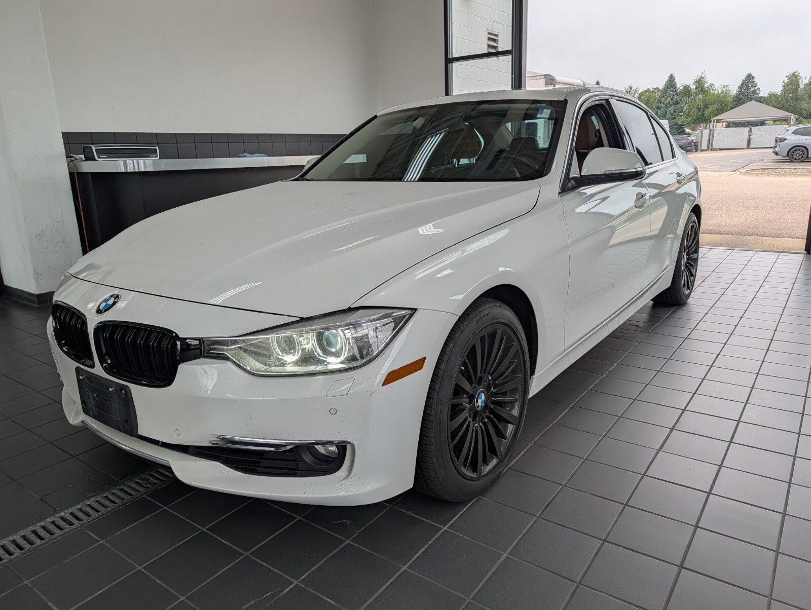 Used 2013 BMW 328i xDrive Sedan AWD/4WD image 4