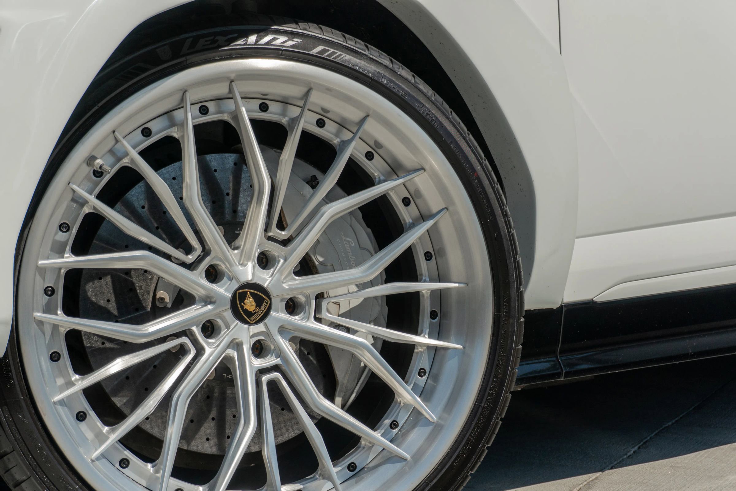 Used 2019 Lamborghini Urus AWD/4WD image 25