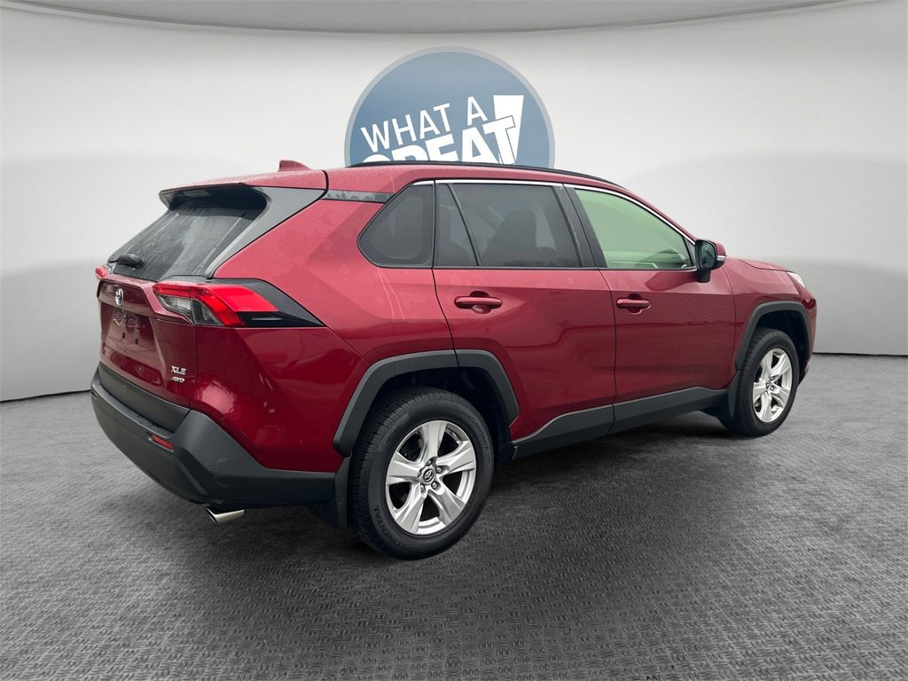 Used 2019 Toyota RAV4 XLE image 3