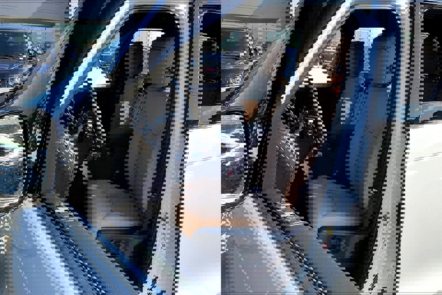 New 2025 Land Rover Discovery Dynamic SE image 11