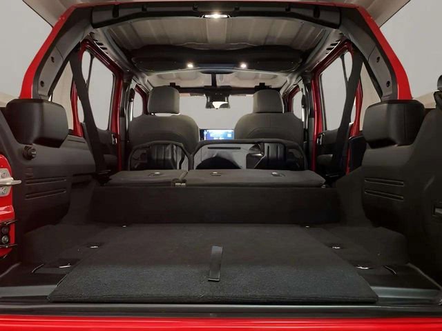 Used 2025 Jeep Wrangler Unlimited Sahara w/ Safety Group image 89