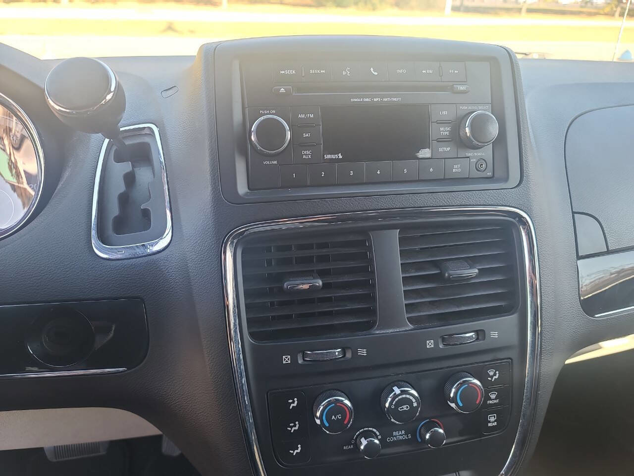 Used 2016 Dodge Grand Caravan SE image 14