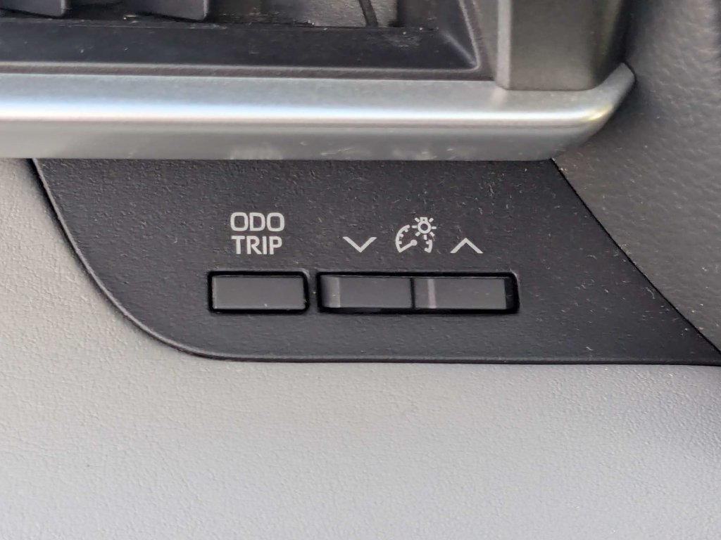 Used 2021 Toyota Highlander XLE AWD/4WD image 36