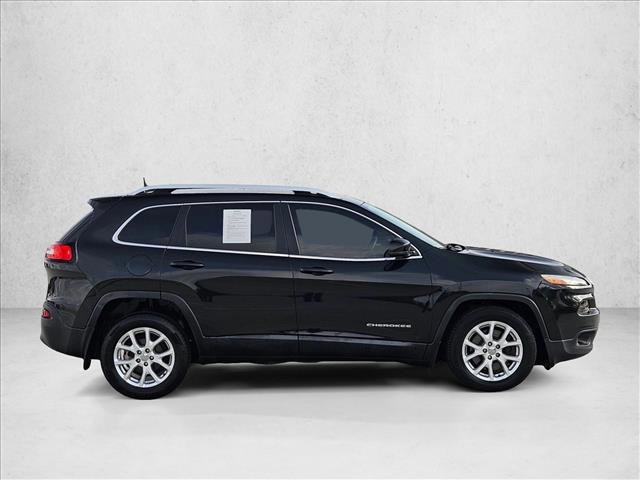 Used 2016 Jeep Cherokee Latitude w/ Safety/Convenience Group image 4