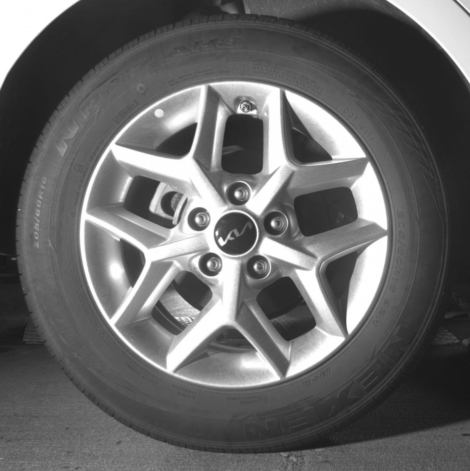 Used 2025 Kia Soul LX w/ LX Technology Package FWD image 24