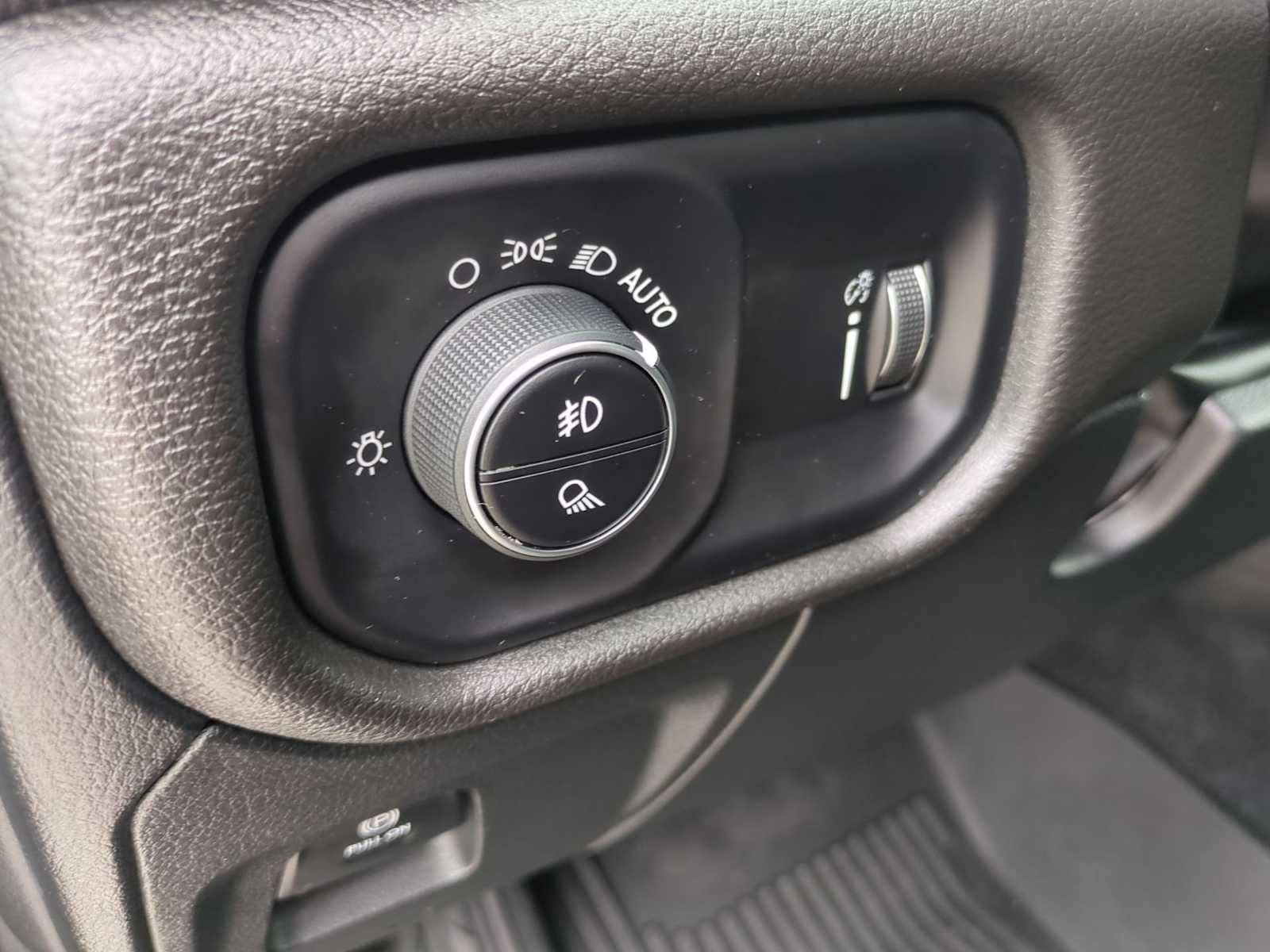 Used 2025 RAM 1500 Tradesman w/ Night Edition RWD image 34