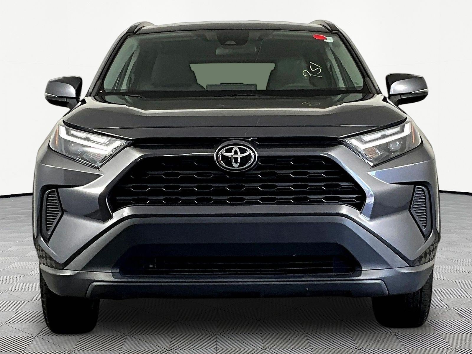 Used 2022 Toyota RAV4 XLE FWD image 2