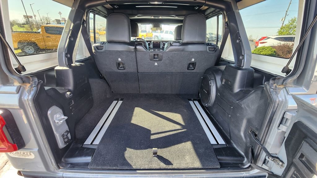 Used 2022 Jeep Wrangler Unlimited Rubicon w/ Trailer Tow Package image 11