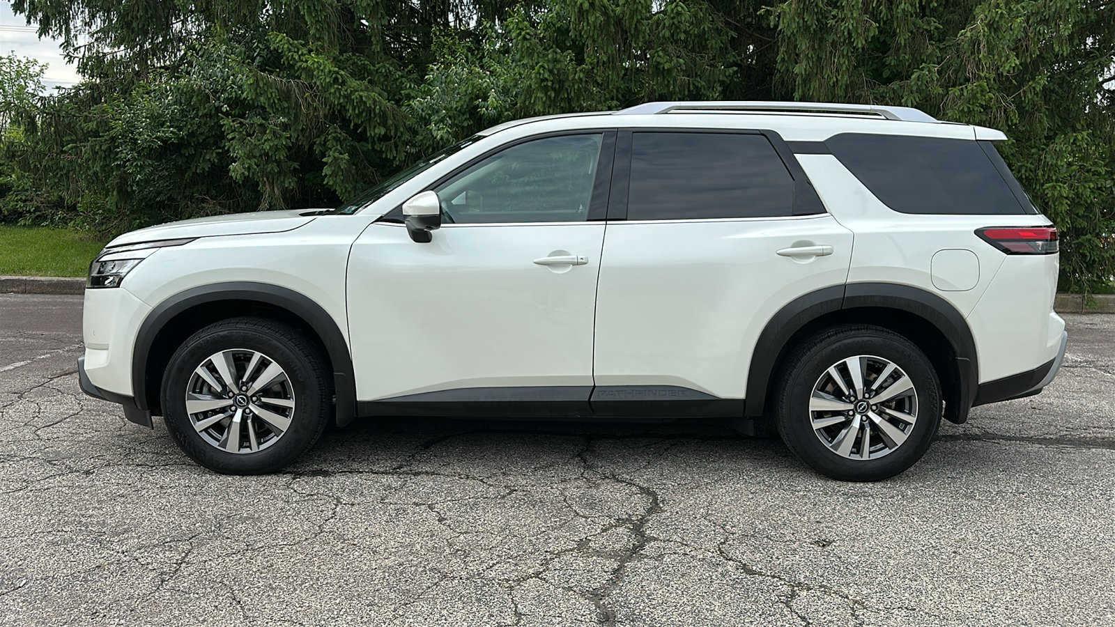 Used 2024 Nissan Pathfinder SL AWD/4WD image 27