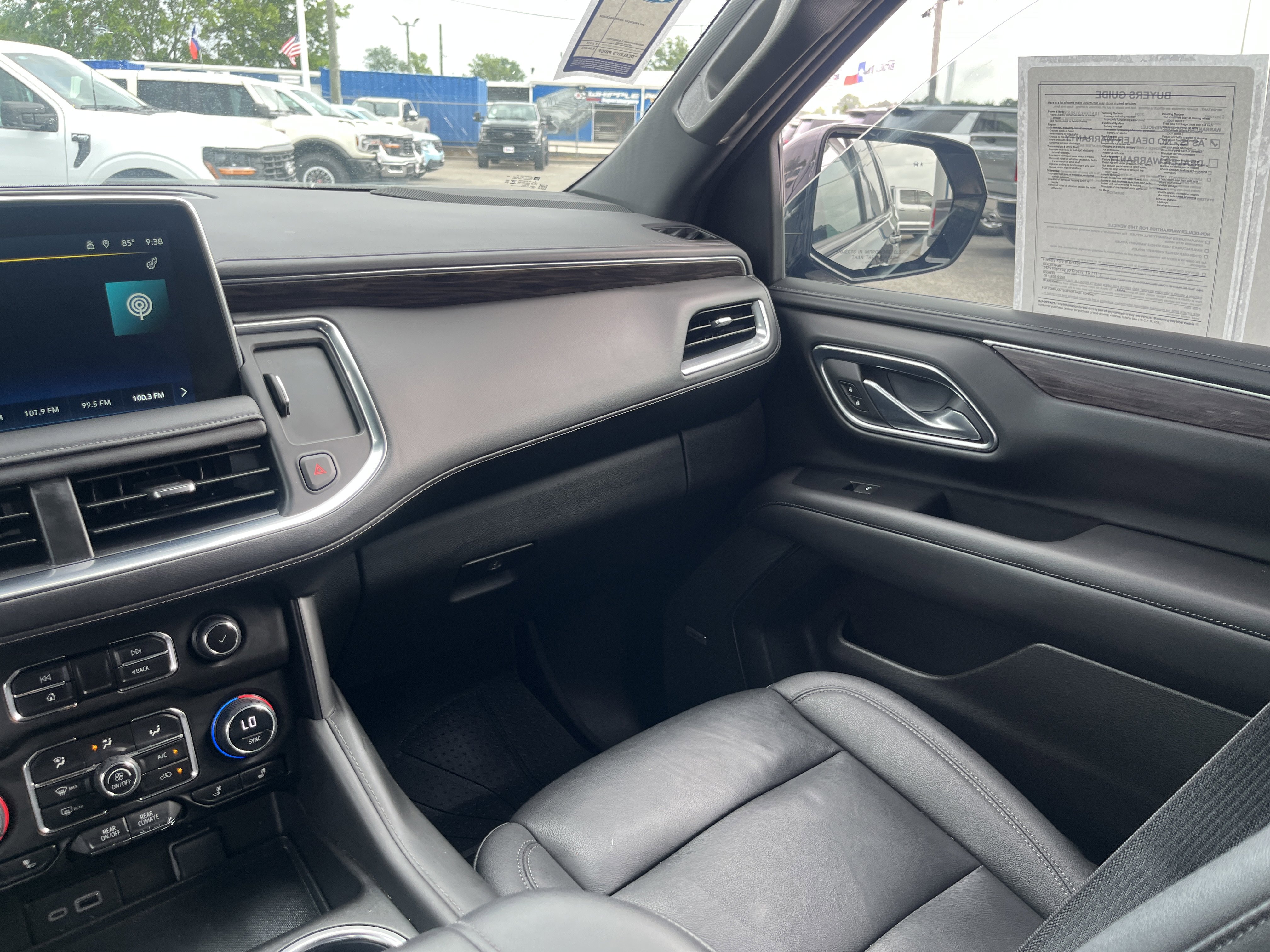 Used 2023 Chevrolet Tahoe Z71 w/ Luxury Package AWD/4WD image 31