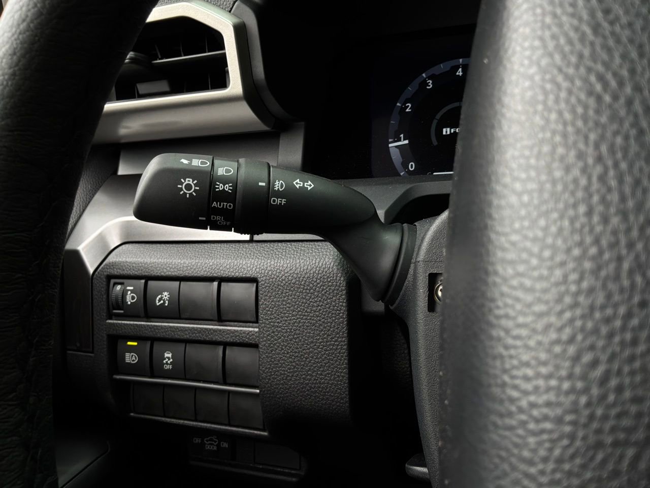 Used 2025 Toyota Tacoma TRD Sport image 33