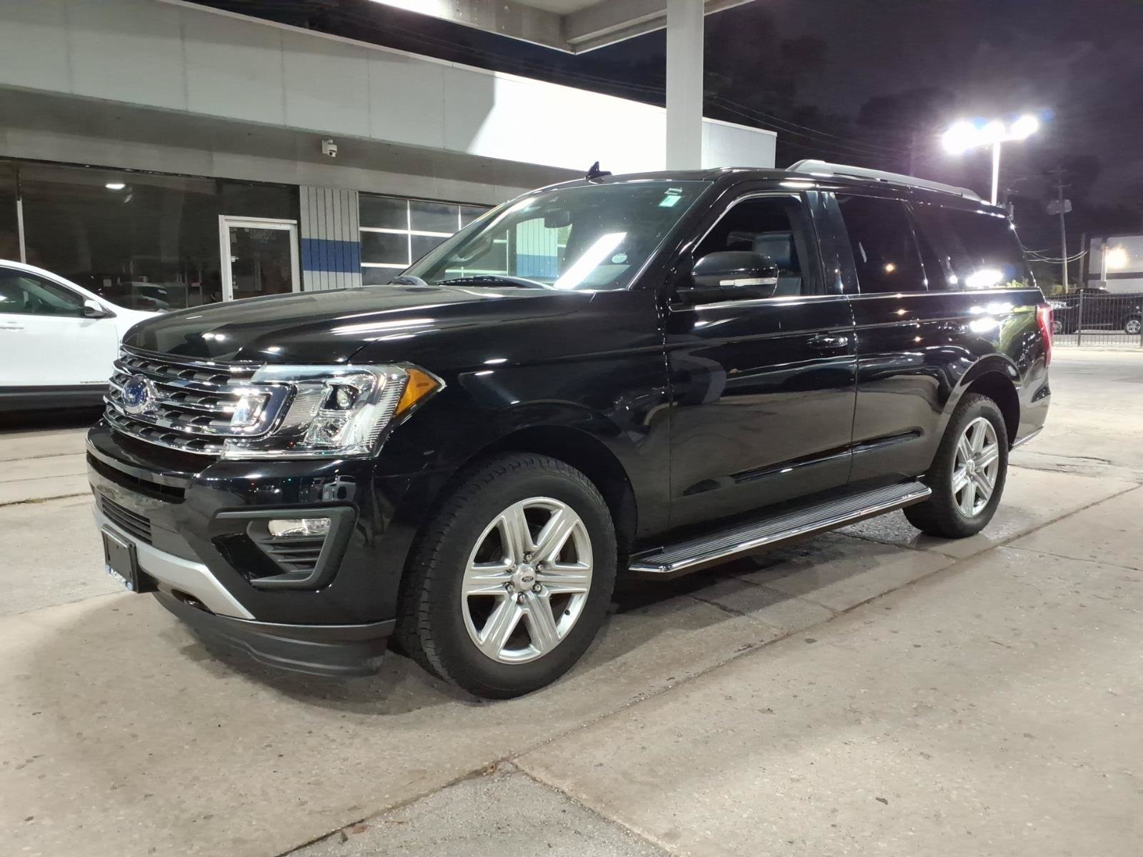 Used 2018 Ford Expedition XLT w/ Equipment Group 202A AWD/4WD image 6