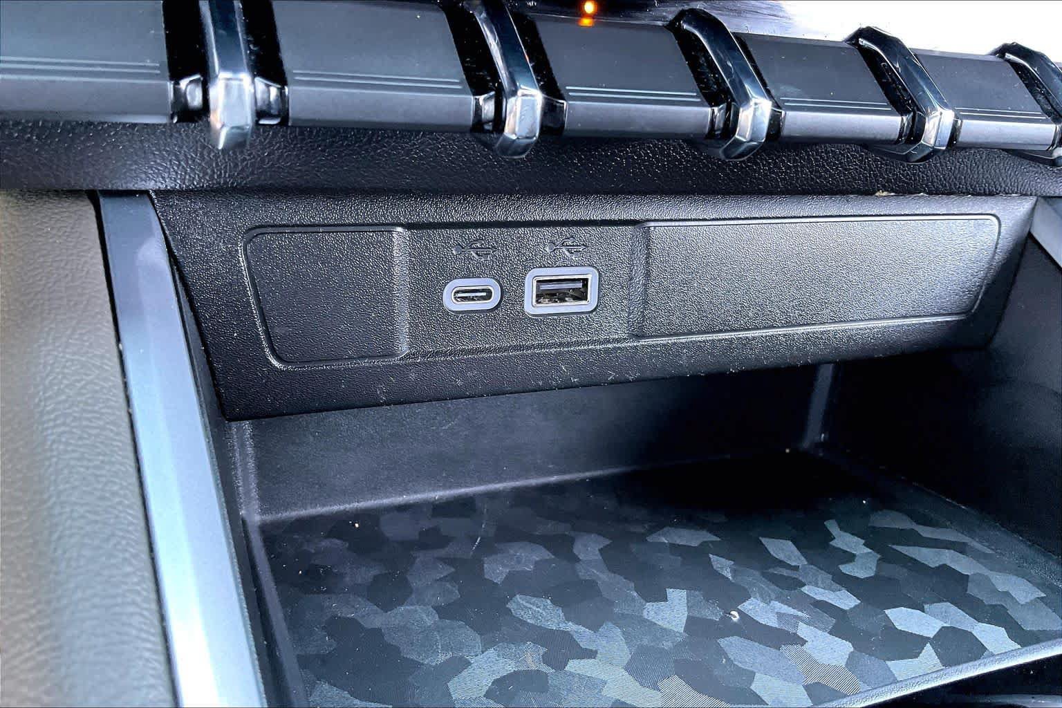 Used 2024 Chevrolet Colorado ZR2 w/ Technology Package AWD/4WD image 31