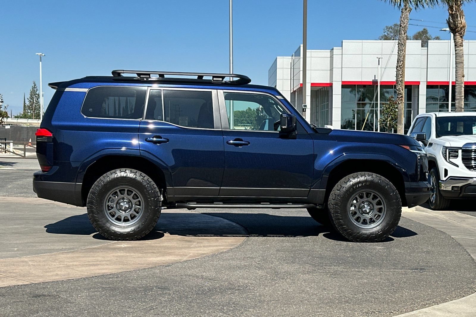 Used 2026 Lexus GX 550 w/ Accessory Package (31) AWD/4WD image 3