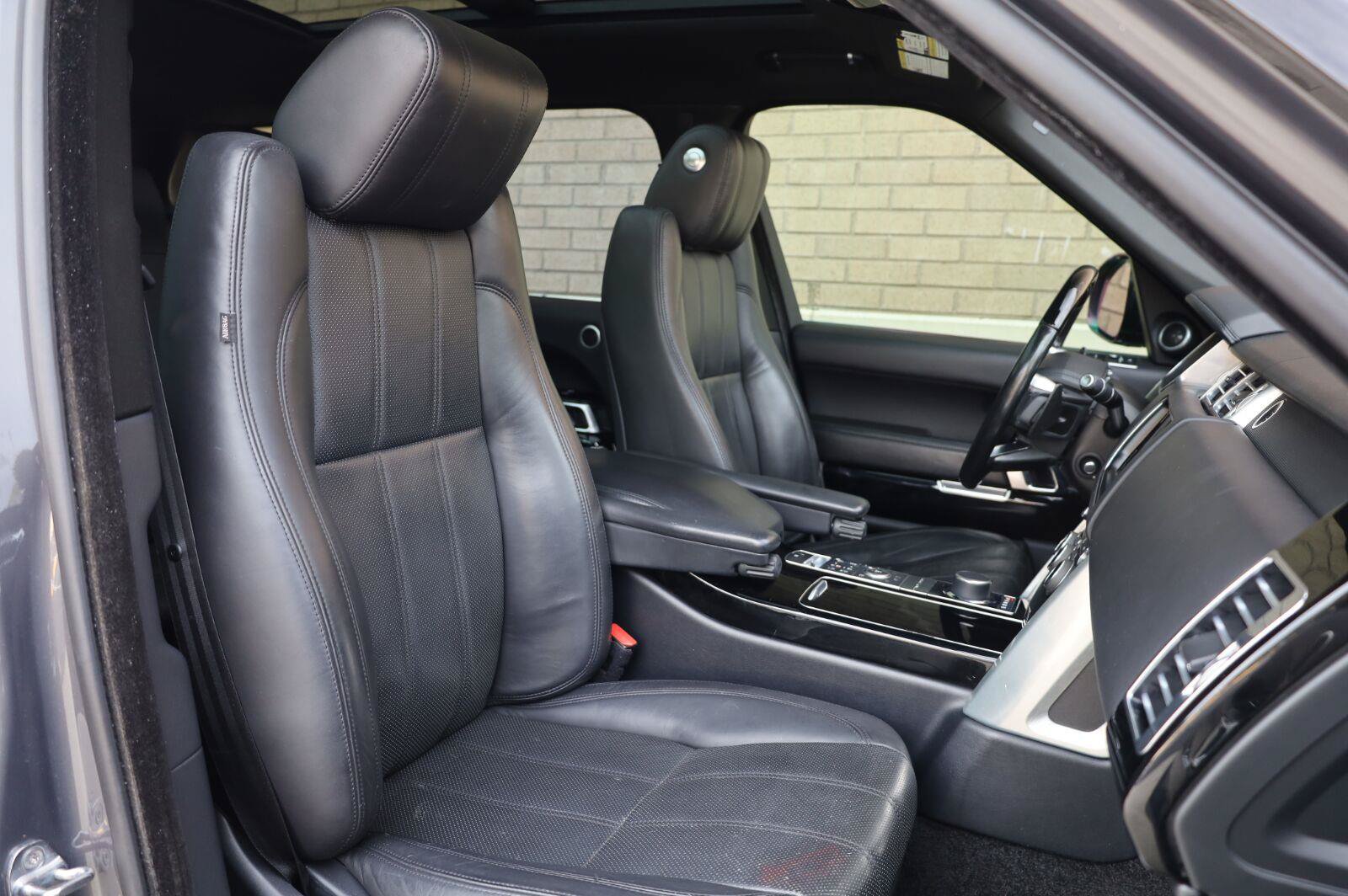 Used 2016 Land Rover Range Rover Supercharged AWD/4WD image 31