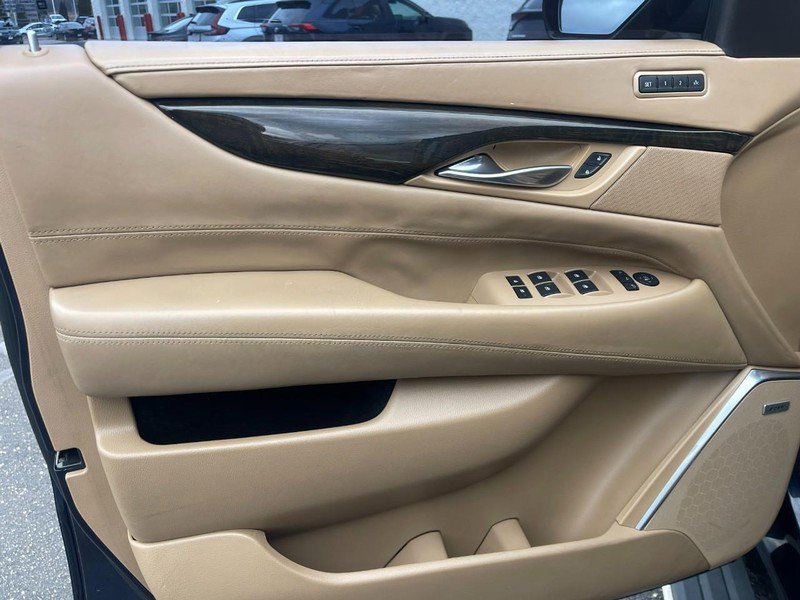 Used 2018 Cadillac Escalade Platinum image 13