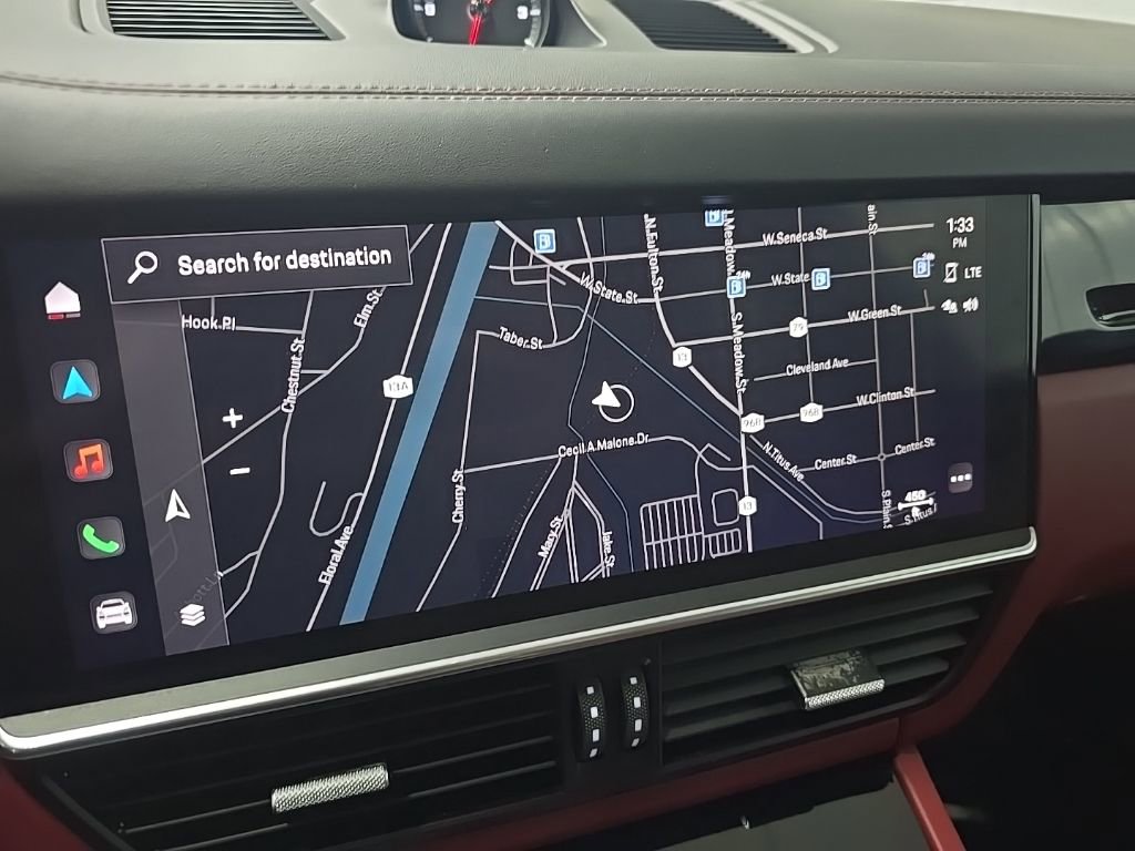 Used 2022 Porsche Cayenne Platinum Edition image 25