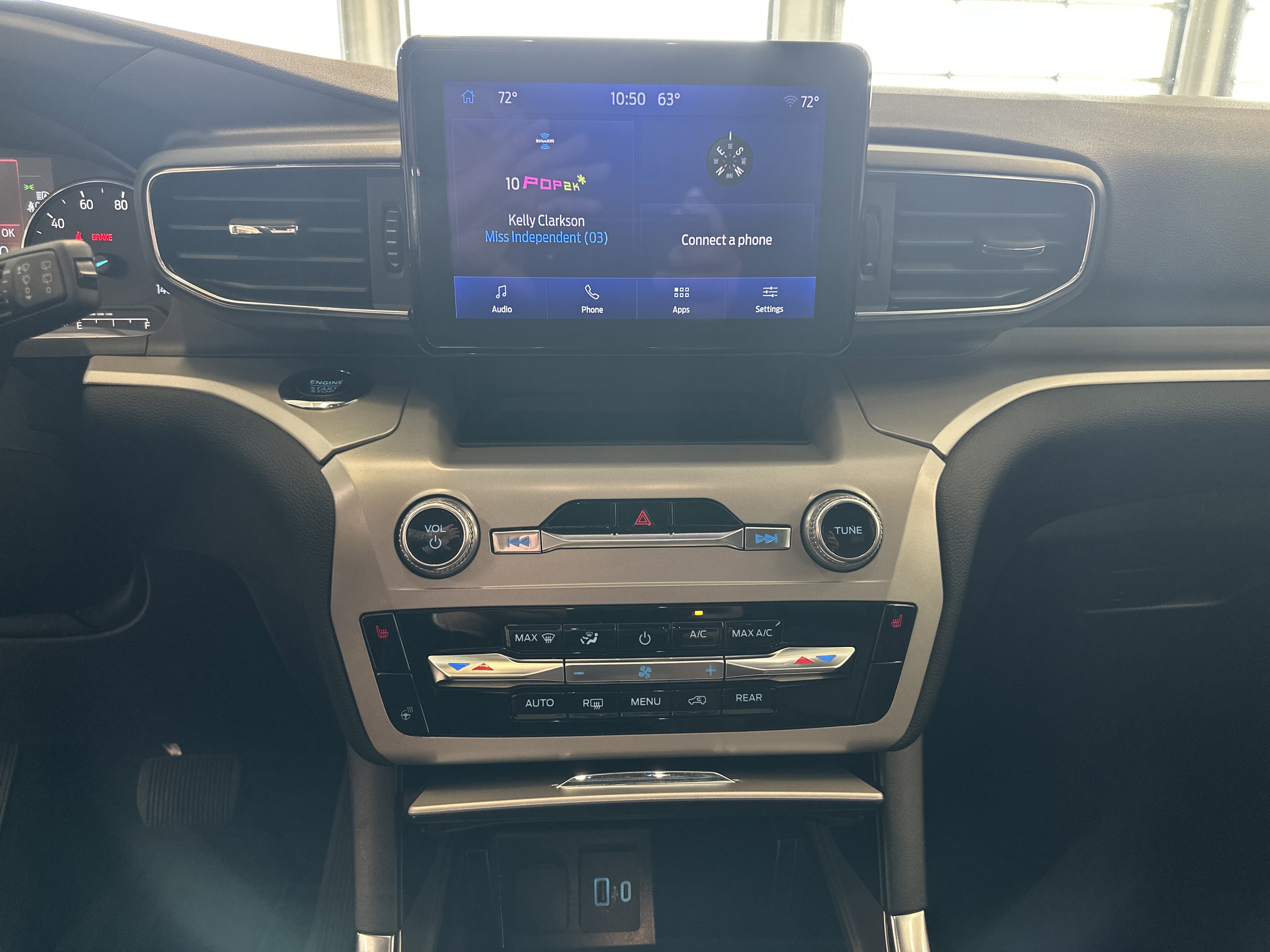 Used 2023 Ford Explorer XLT w/ Equipment Group 202A image 3