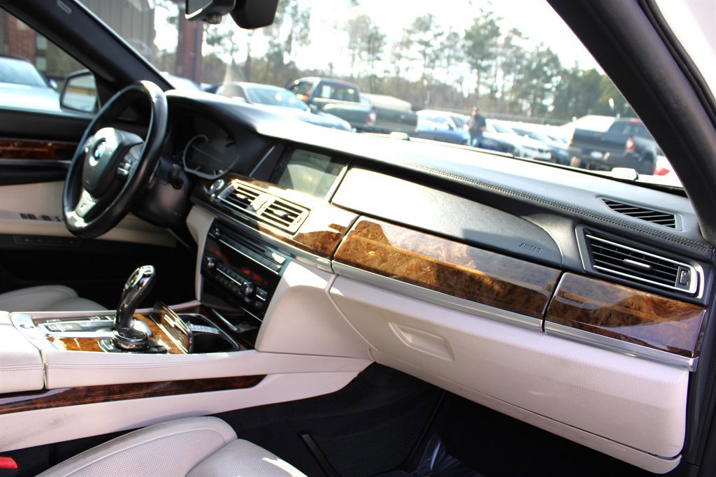 Used 2014 BMW 750Li RWD image 17