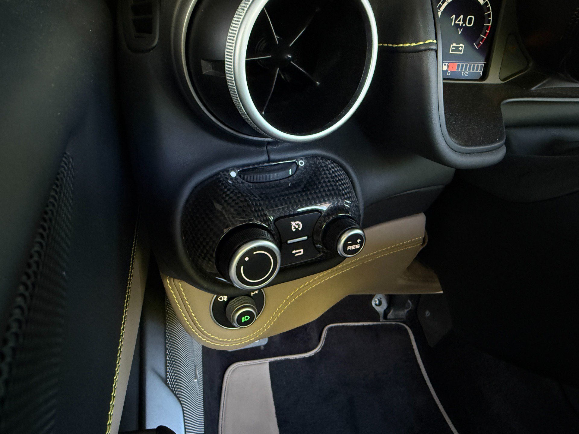 Used 2019 Ferrari Portofino RWD image 45