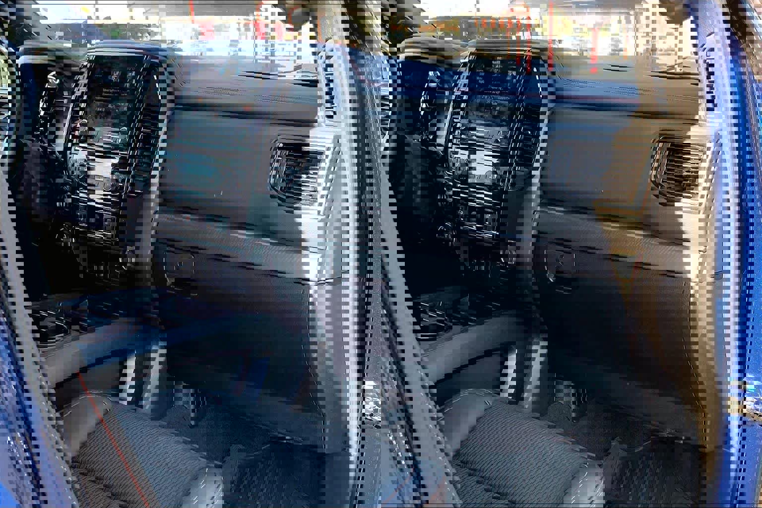 Used 2023 Nissan Titan PRO-4X image 18