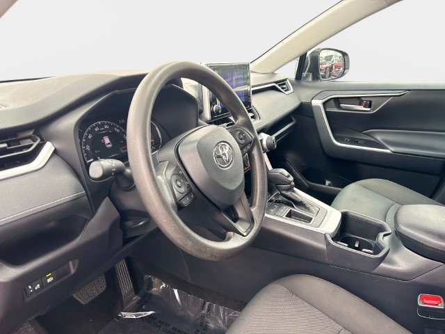 Used 2025 Toyota RAV4 XLE FWD image 20