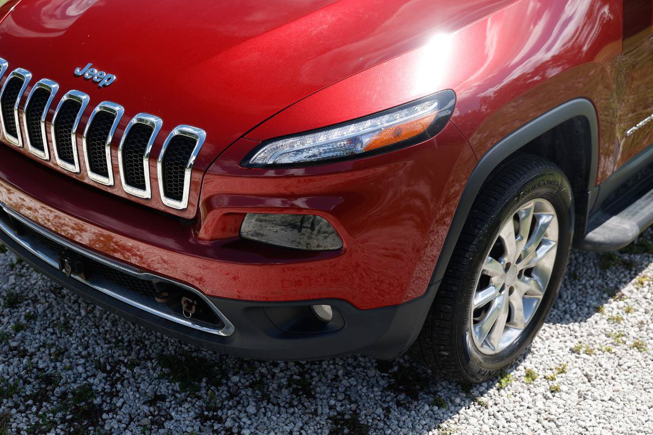 Used 2017 Jeep Cherokee Limited w/ Luxury Group AWD/4WD image 19