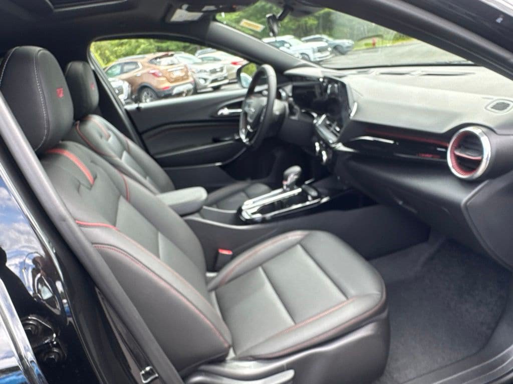 Used 2026 Chevrolet Trax RS w/ Sunroof Package FWD image 26
