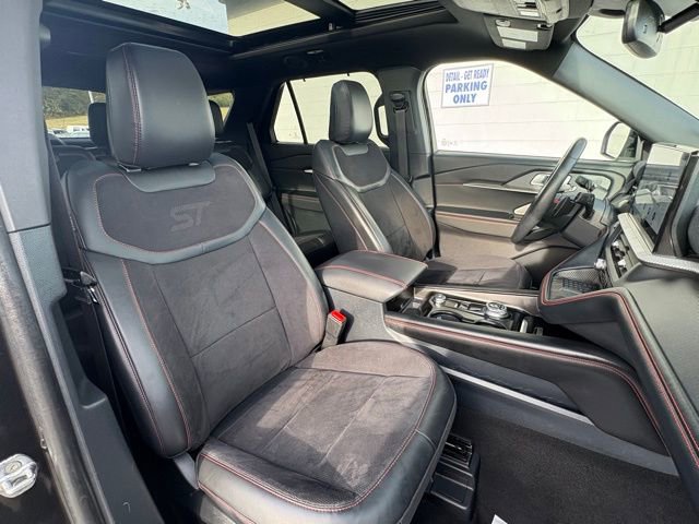 Used 2025 Ford Explorer ST image 29